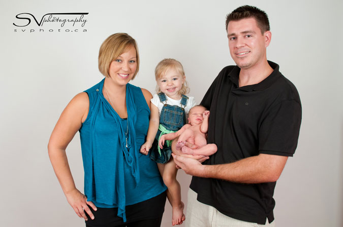 family-portrait-with-newborn